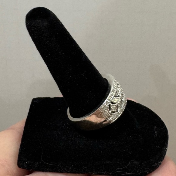 Sterling Silver and diamond Patterned Ring size 8.5 - Picture 6 of 10